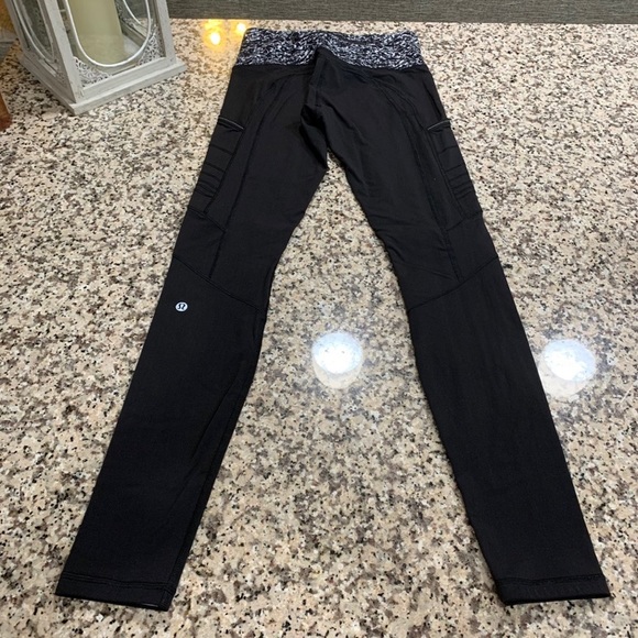 Lululemon Athletica leggings 🖤 - Picture 4 of 6